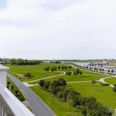 Huswell - Luxury Penthouse At The Port With Parking דירה *